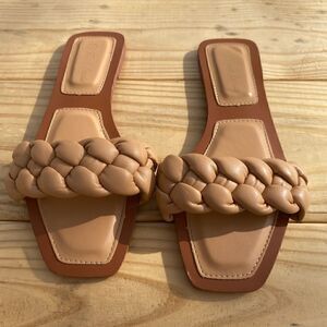 Trish Lucia sandles Size 37 Tan Flats Slip On’s Braided Strap